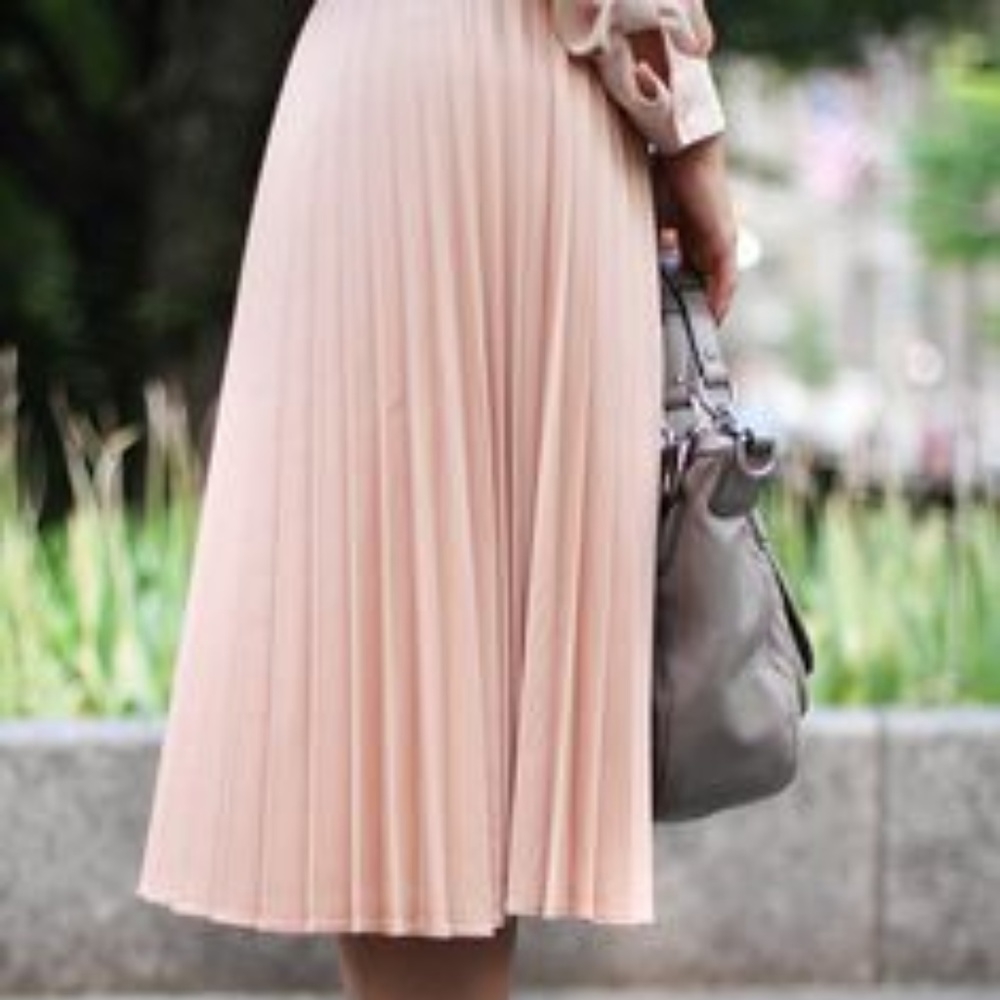 Chelsea & Violet Blush pleated skirt